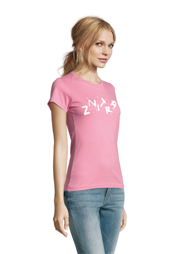 woman tshirt orchid color side